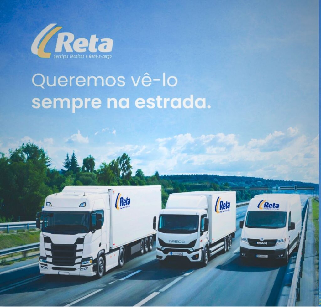Três camiões brancos da RETA a circular numa autoestrada com a mensagem “Queremos vê-lo sempre na estrada” e logótipo da empresa no topo da imagem.